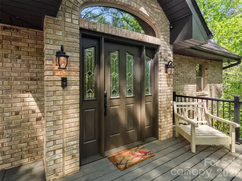 152 Eastmoor Dr, Asheville, NC 28805