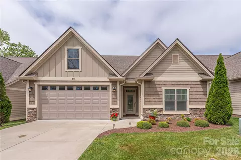 38 River Bend Ln, Fletcher, NC 28732