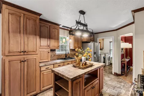 Kitchen - 710 Dixie School Rd, Lancaster, SC 29720 photo 2 of 4