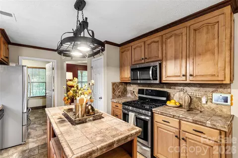 Kitchen - 710 Dixie School Rd, Lancaster, SC 29720 photo 3 of 4