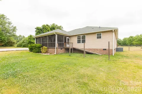 Exterior - 710 Dixie School Rd, Lancaster, SC 29720 photo 4 of 8