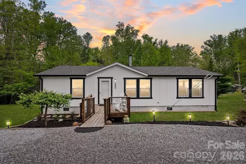 285 Dove Haven Ln, Hendersonville, NC 28791