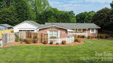 2037 Helen Dr, Gastonia, NC 28054