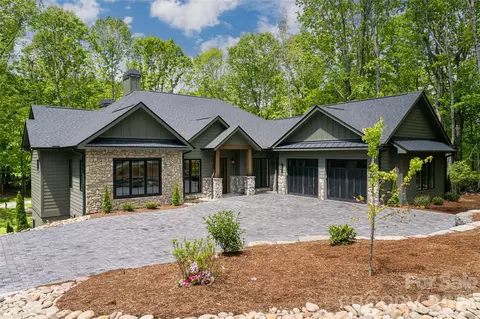 99 Little Cherokee Rdg, Hendersonville, NC 28739