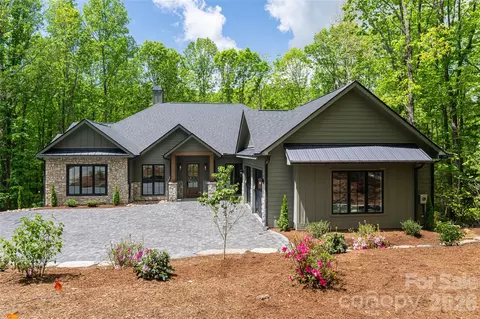 99 Little Cherokee Rdg, Hendersonville, NC 28739