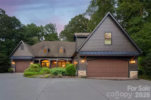 300 White Pine Dr, Hendersonville, NC 28739