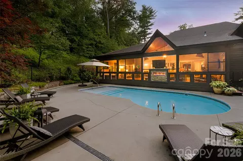 300 White Pine Dr, Hendersonville, NC 28739