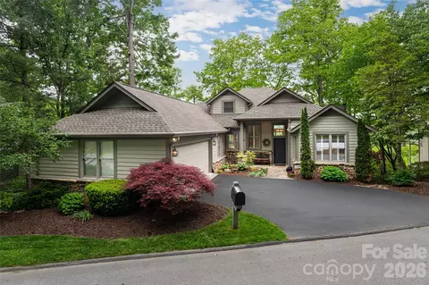 12 Spring Ridge Ln, Hendersonville, NC 28739