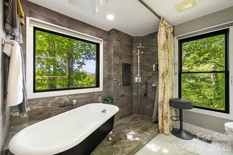 Bath - 5 Saddle Rdg, Fletcher, NC 28732 photo 2 of 4