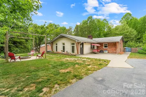 1000 Mountain View Church Rd, Zirconia, NC 28790