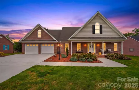 217 Dell Cir, Hudson, NC 28638
