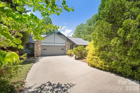 16 Zachary Ridge Rd, Asheville, NC 28804
