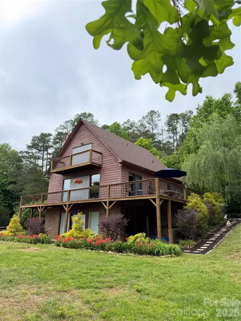 86 King Arthurs Ct, Hickory, NC 28601