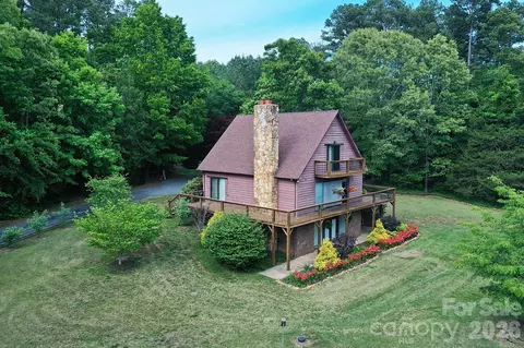 86 King Arthurs Ct, Hickory, NC 28601