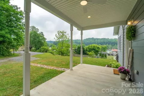 79 Harris Cir, Sylva, NC 28779 photo 2