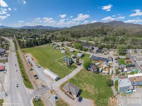 View/Area - 274 Charles St, Clyde, NC 28721 photo 2 of 3