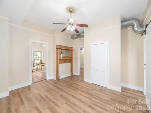 Living - 274 Charles St, Clyde, NC 28721 photo 2 of 2