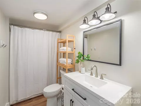 Bath - 274 Charles St, Clyde, NC 28721 photo 2 of 4