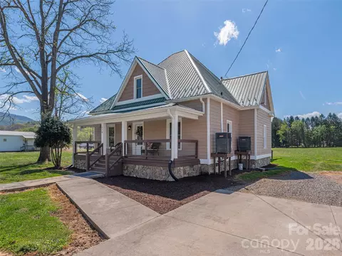 Exterior - 274 Charles St, Clyde, NC 28721 photo 10 of 14