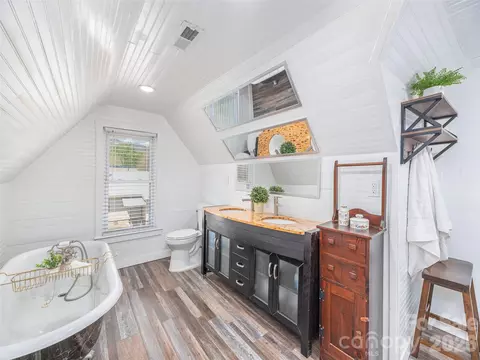 Bath - 274 Charles St, Clyde, NC 28721 photo 4 of 4
