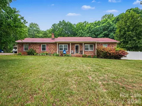 888 Sunbeam Dr, Lincolnton, NC 28092