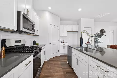 Kitchen - 1375 Mammoth Rd, Hickory, NC 28602 photo 1 of 1