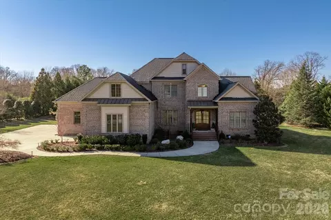 523 Valley Run Dr, Waxhaw, NC 28173