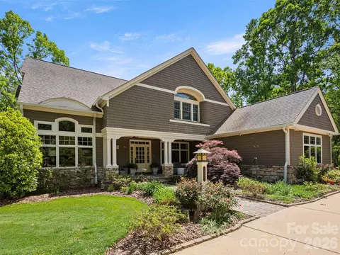 701 Baneberry Ct, Asheville, NC 28803