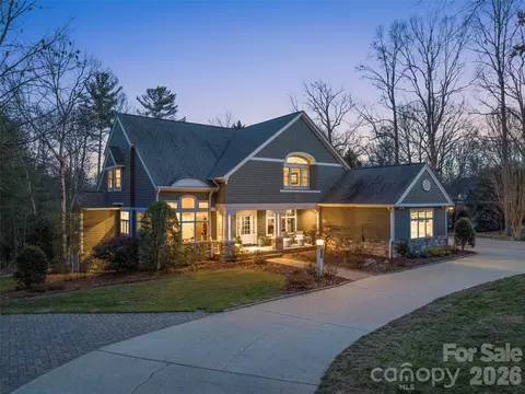 701 Baneberry Ct, Asheville, NC 28803