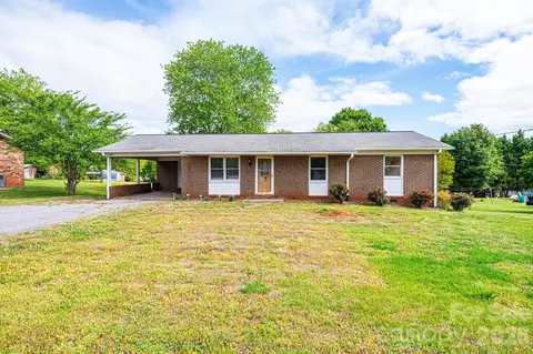 3886 Clay St, Claremont, NC 28610