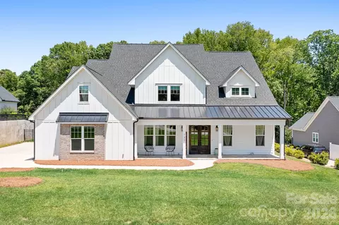 137 Streamside Estates Dr, Mooresville, NC 28117