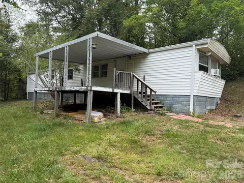 45 Overbrook Dr, Saluda, NC 28773