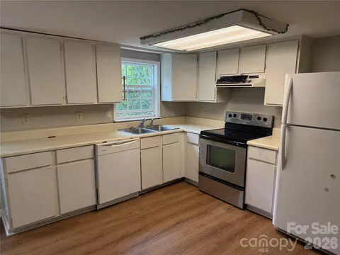 Kitchen - 45 Overbrook Dr, Saluda, NC 28773 photo 1 of 2