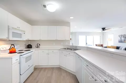 Kitchen - 930 Jetton 29 St #29, Davidson, NC 28036 photo 1 of 1