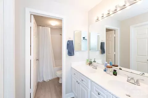 Bath - 930 Jetton 29 St #29, Davidson, NC 28036 photo 1 of 1