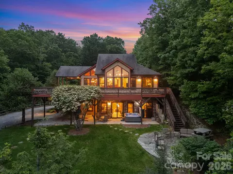 300 Falls View Dr, Lake Toxaway, NC 28747