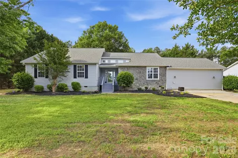 1689 Willowbrook Dr, Fort Mill, SC 29708