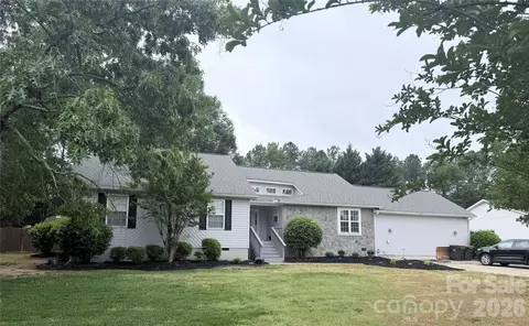 1689 Willowbrook Dr, Fort Mill, SC 29708