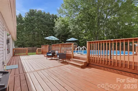 Exterior - 1689 Willowbrook Dr, Fort Mill, SC 29708 photo 4 of 7