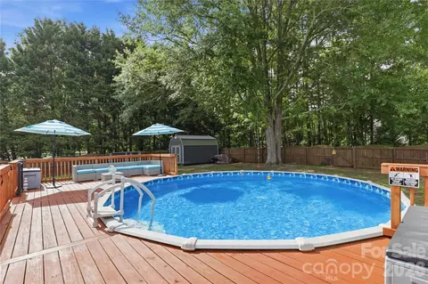 Exterior - 1689 Willowbrook Dr, Fort Mill, SC 29708 photo 5 of 7