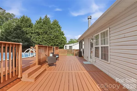 Exterior - 1689 Willowbrook Dr, Fort Mill, SC 29708 photo 6 of 7