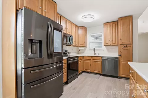 Kitchen - 1689 Willowbrook Dr, Fort Mill, SC 29708 photo 2 of 2