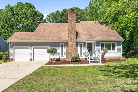 9526 Fairway Ridge Rd, Charlotte, NC 28277