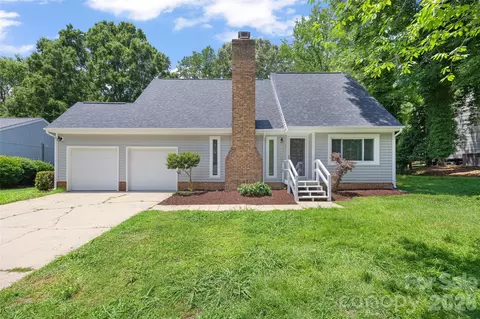9526 Fairway Ridge Rd, Charlotte, NC 28277