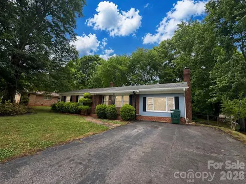 406 E L St, Newton, NC 28658