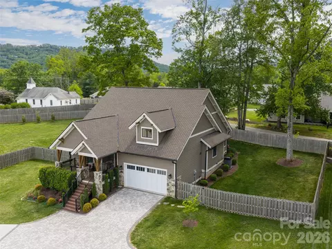 10 Starwood Valley Trl, Arden, NC 28704