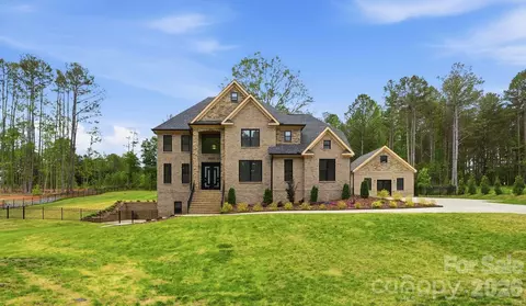 8508 Max Meadows Dr, Charlotte, NC 28227
