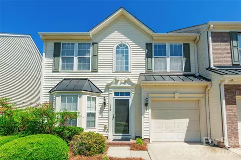 130 Autumn Falls Dr, Lake Wylie, SC 29710