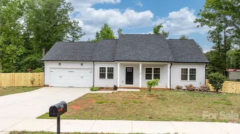 1700 Ivey Ct, Maiden, NC 28650