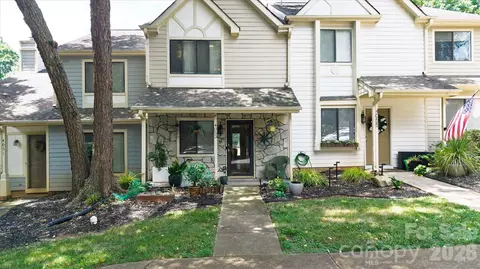4053 N Course Dr, Charlotte, NC 28277